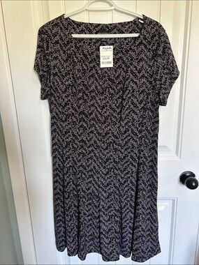 connected apparel Black & White Chevron Midi Dress